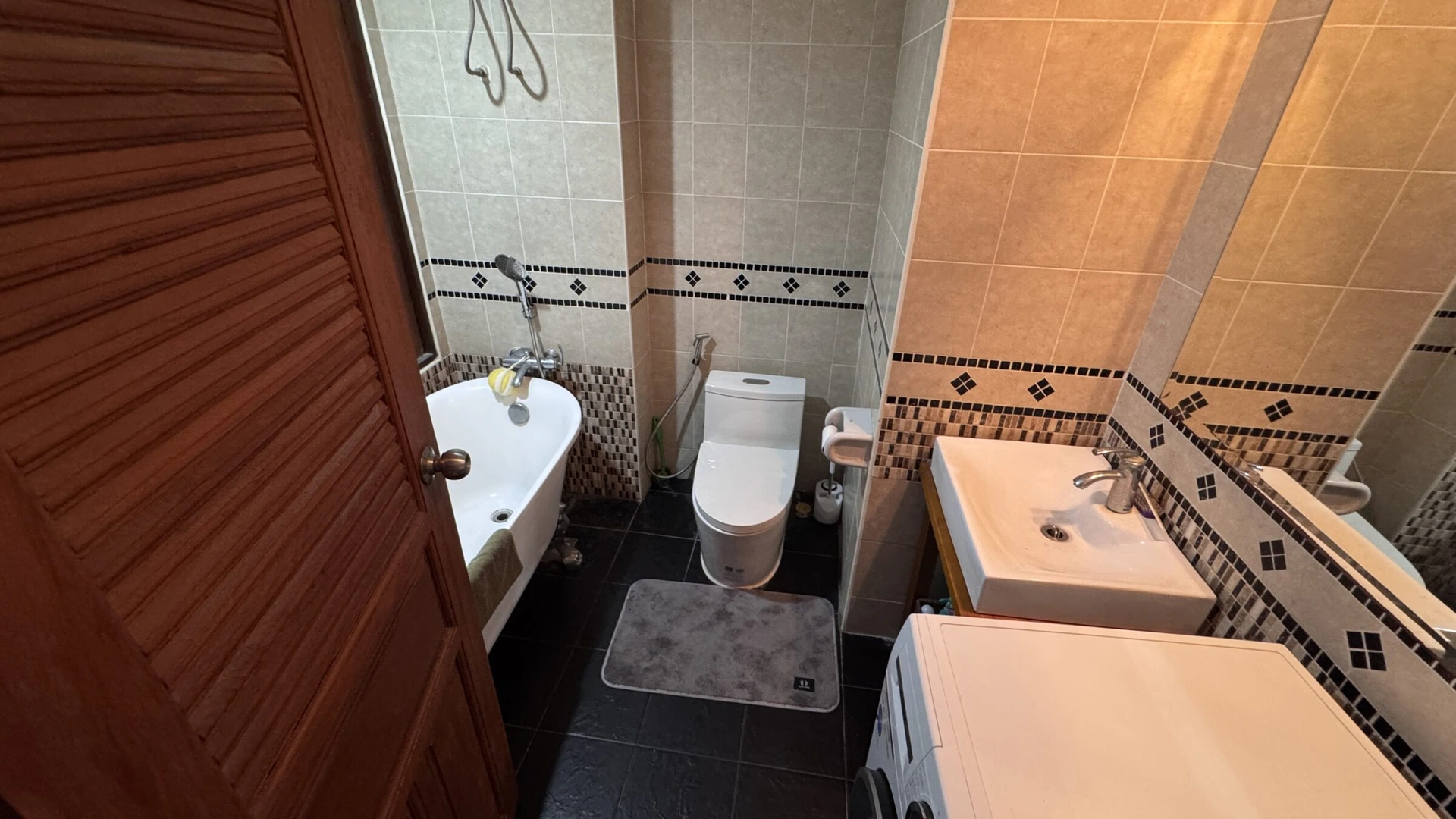 Royal Hill Resort — 1 bedroom, 104 м², 5 эт.