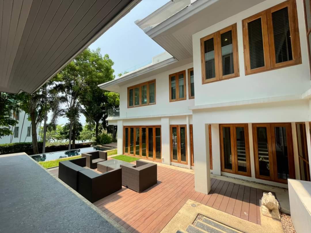 Wongamat Villa — Villa, 426 м², 3 эт.