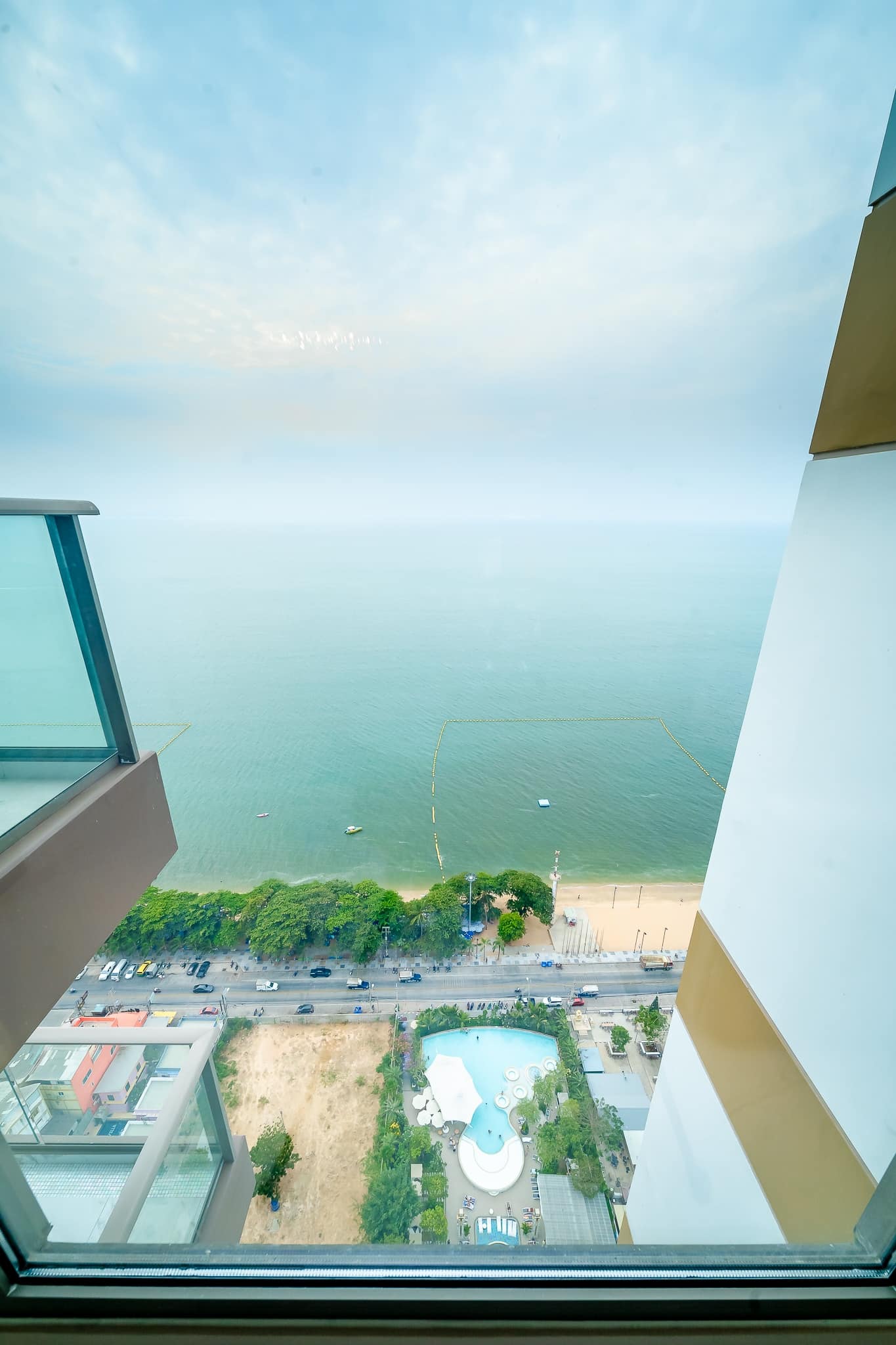 Copacabana Beach Jomtien — 2 bedroom, 65 м², 37 эт.