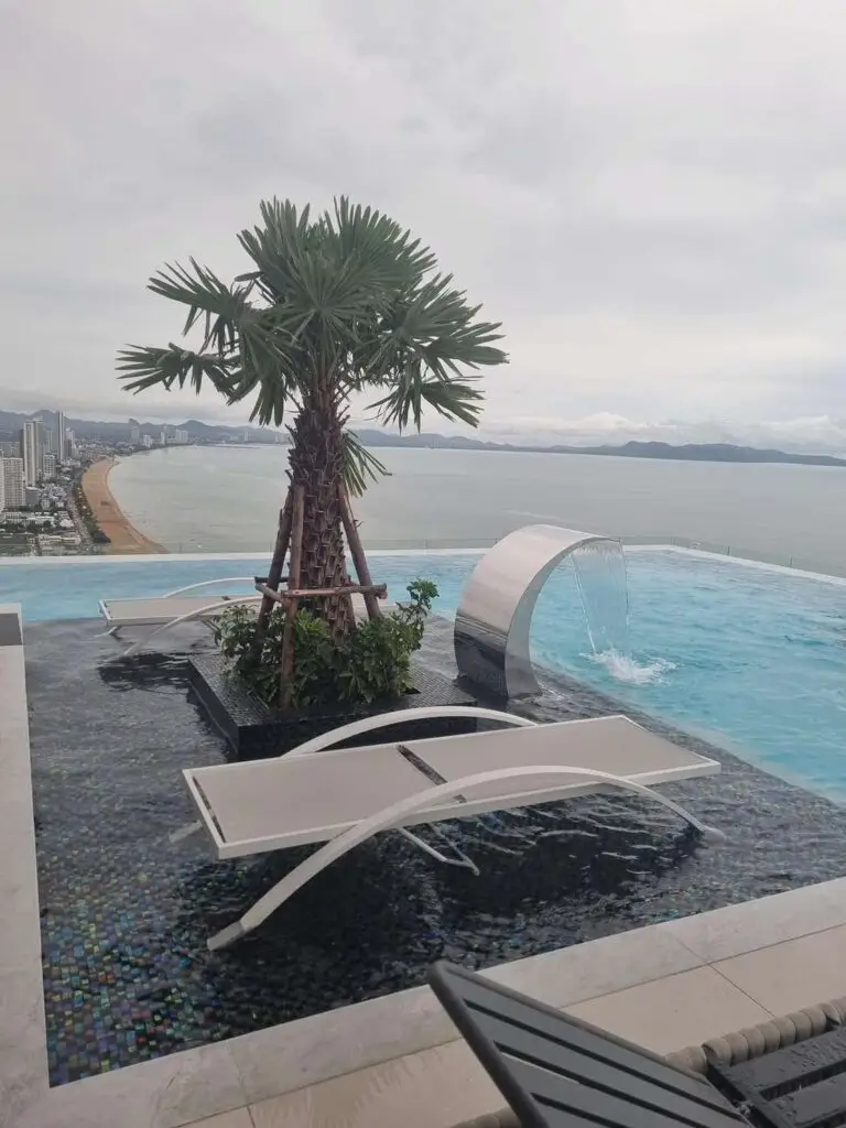 Copacabana Beach Jomtien: фасад комплекса