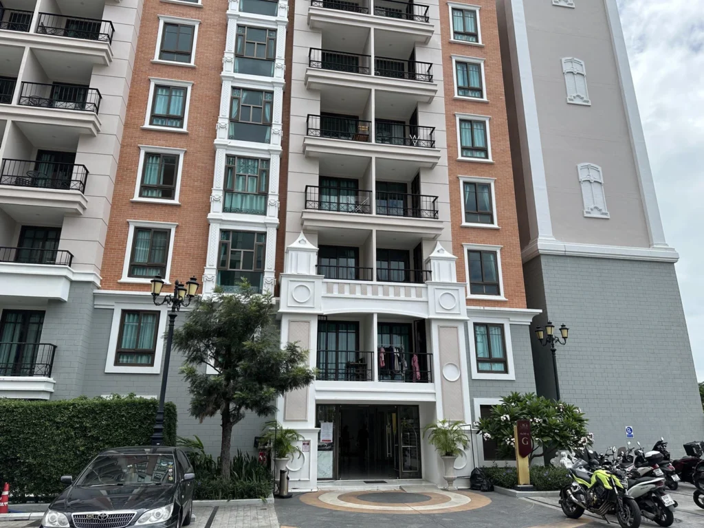 Espana condo: бассейн