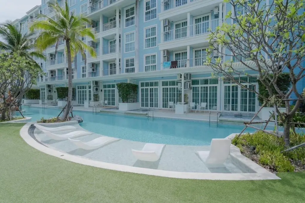 Grand Florida Beachfront: бассейн