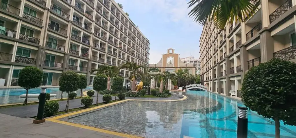 Dusit Grand Park 2: бассейн