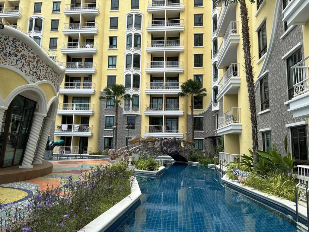 Espana condo: фасад комплекса