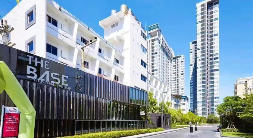 Base - Central Pattaya, Паттайя