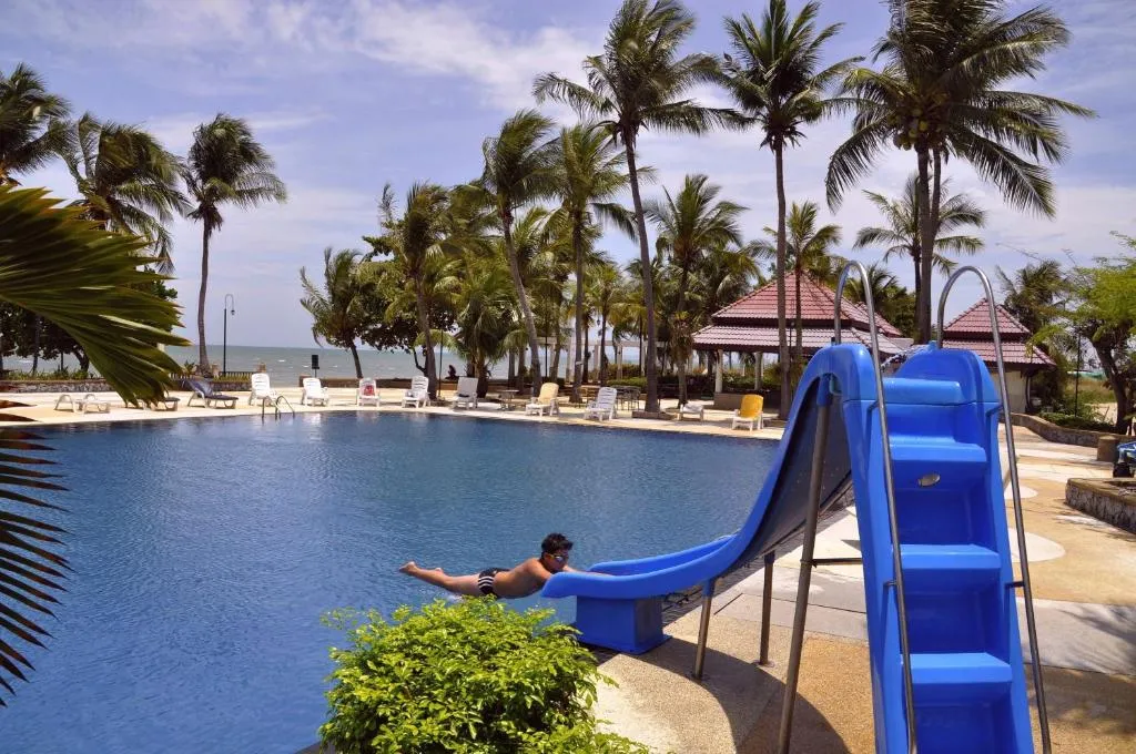 Sunshine Beach Condotel - Na Jomtien, Паттайя