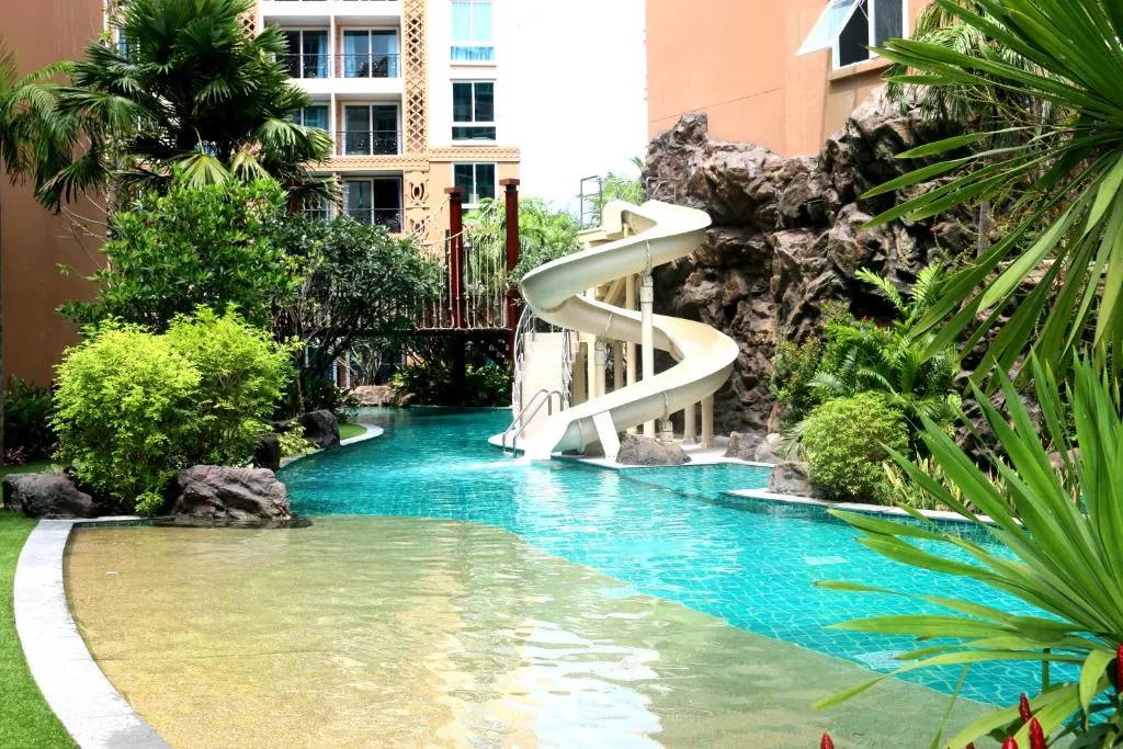 Atlantis condo: лобби