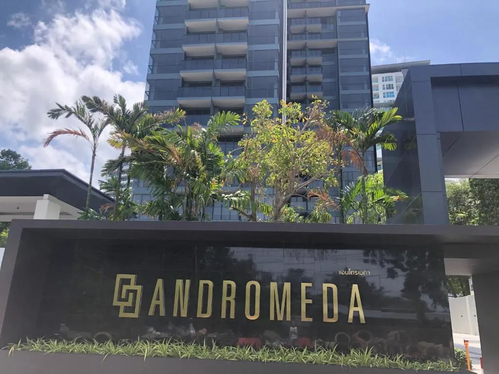 Andromeda condo: бассейн