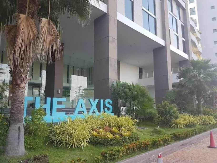 Axis: бассейн