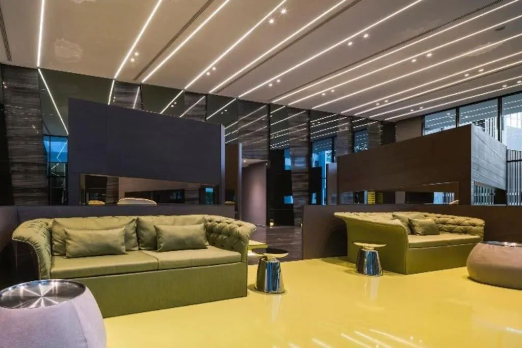 Base - Central Pattaya, Паттайя