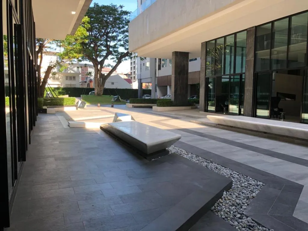 Base - Central Pattaya, Паттайя