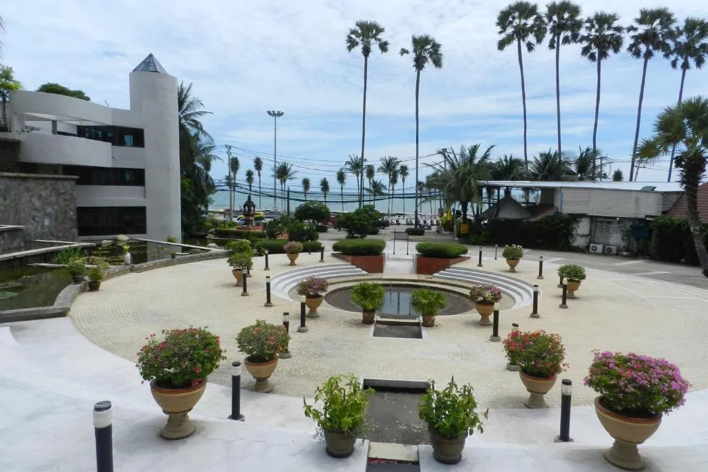 Jomtien Plaza condotel - Jomtien, Паттайя