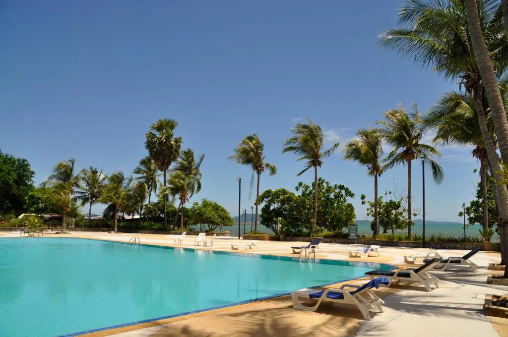 Sunshine Beach Condotel - Na Jomtien, Паттайя