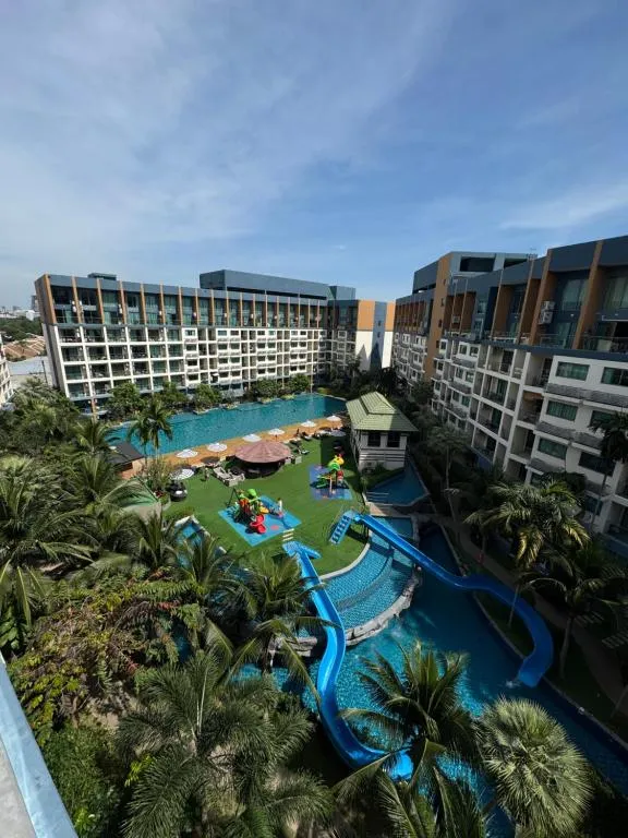 Laguna Beach resort 2: бассейн
