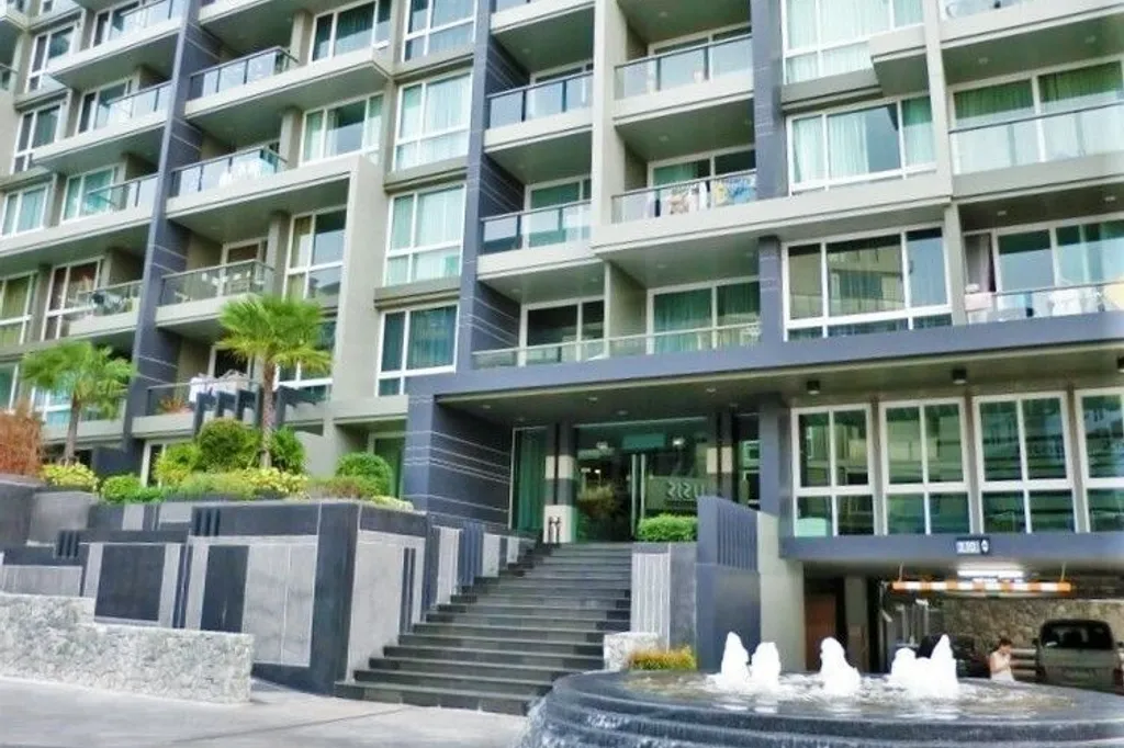 Apus Condo: бассейн