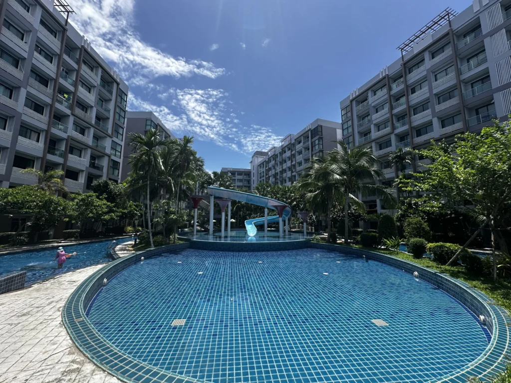 Dusit Grand Park 1 Pattaya — кондоминиум в районе Jomtien: территория и инфраструктура
