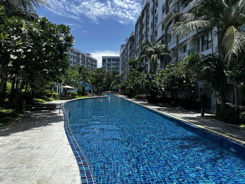Dusit Grand Park 1 Pattaya — кондоминиум в районе Jomtien — Jomtien