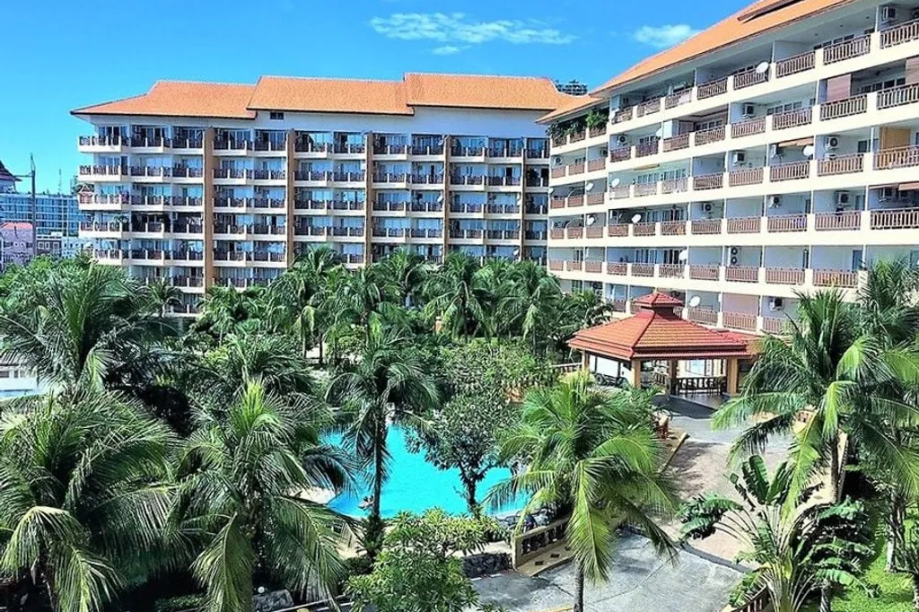 Royal Hill Resort: фасад комплекса
