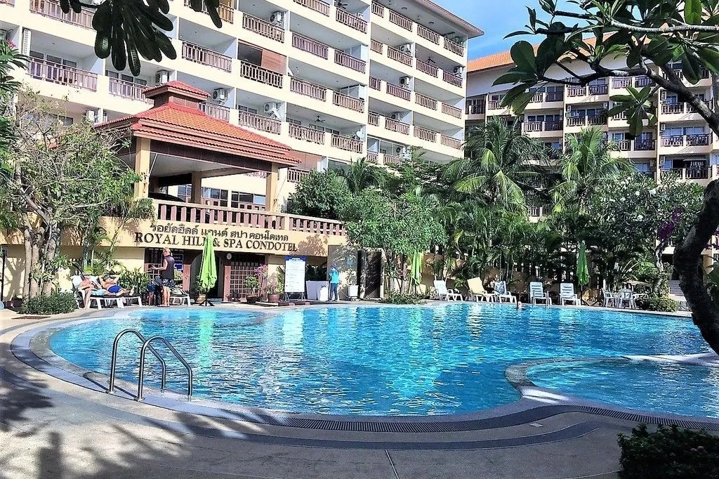 Royal Hill Resort: бассейн