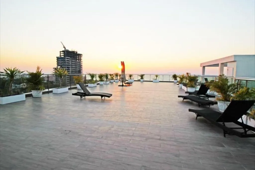 Sunset Boulevard Residence 2 - Pratamnak, Паттайя