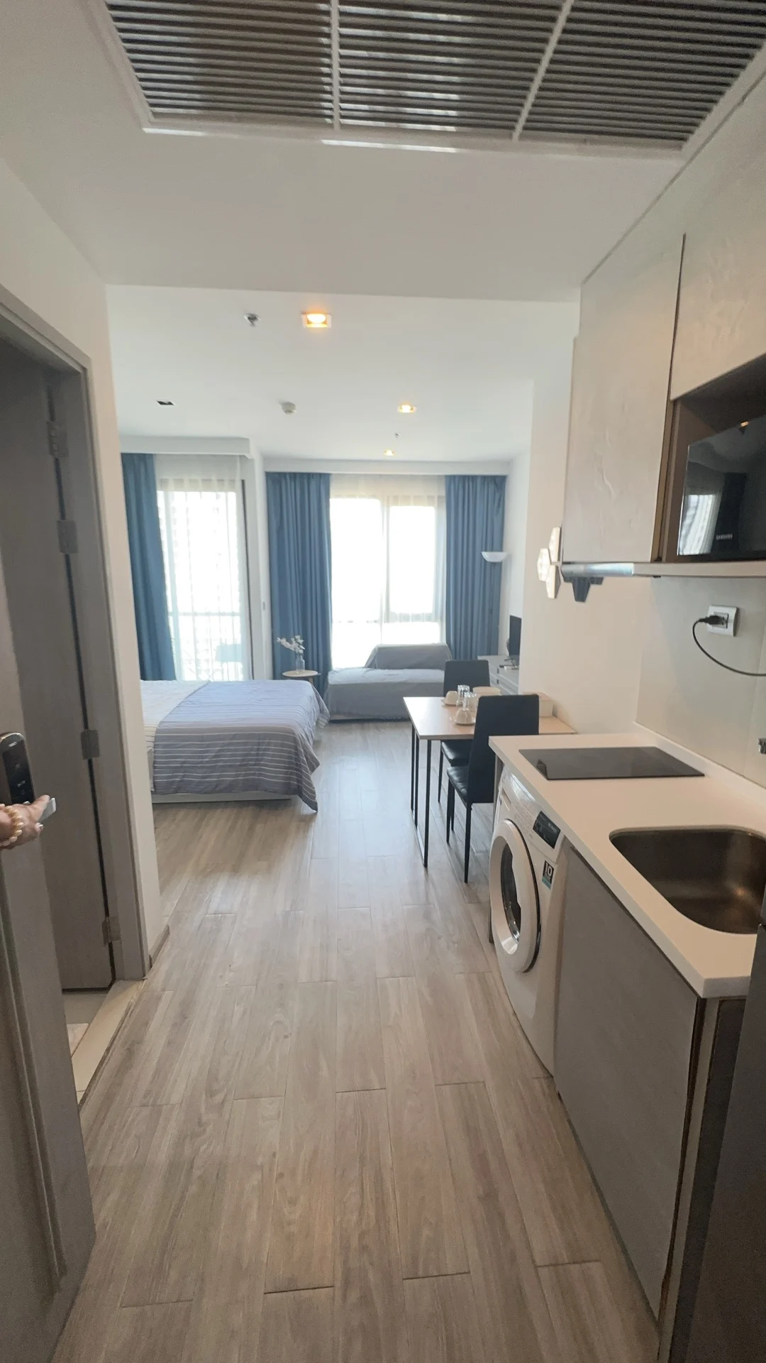 Aeras Beachfront — Студия, 28 м², 21 эт.