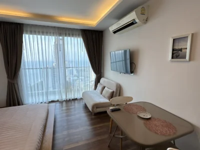 Студия 31.76 м² в The Peak Towers Pattaya — 28 этаж, вид на море